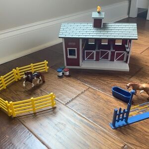 Breyer Stablemates Red Stable Set with Two Horses